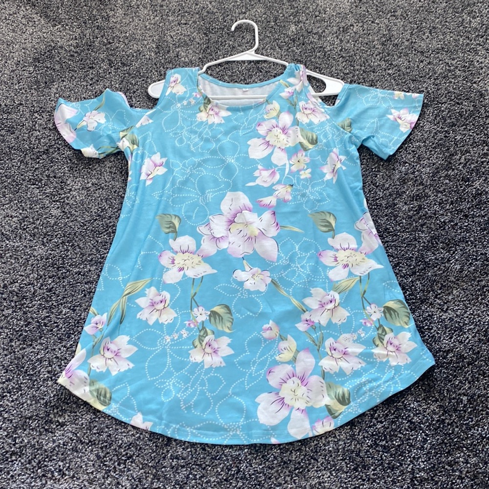 Medium floral cold shoulder top